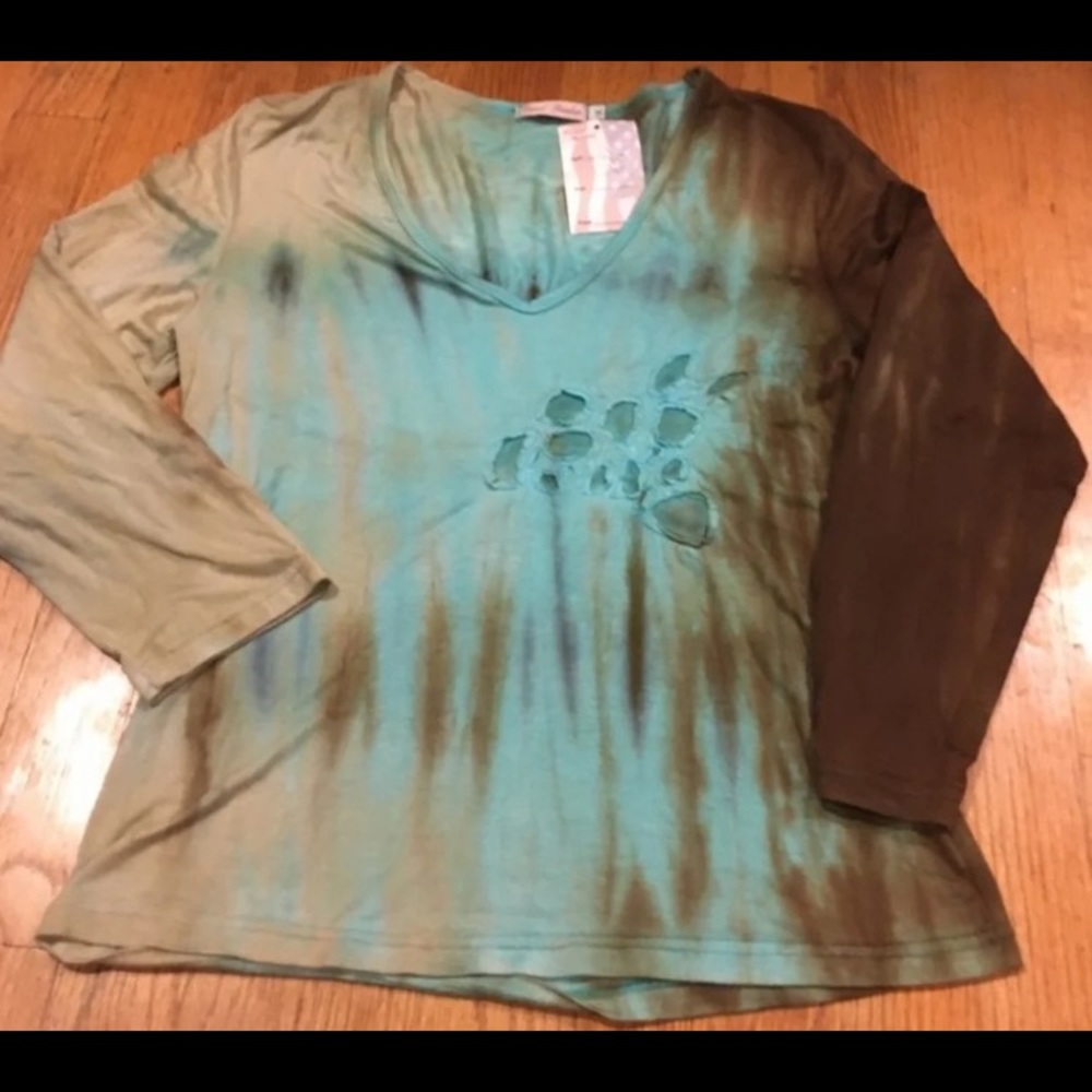 NWT - Casual freedom top - Picture 15 of 15